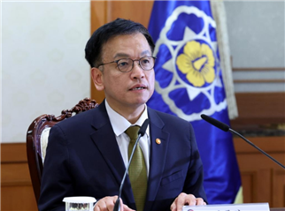 聚合财富 韩国经济副总理崔相穆宣布辞职
